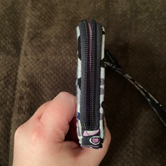 Vera Bradley smartphone wallet!! - Picture 4 of 4